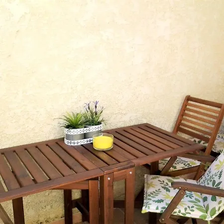 Casa de Férias Maison Intime à Avec Jardin Et Parking