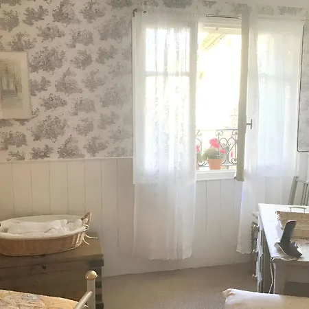 Casa de Férias Maison Intime à Avec Jardin Et Parking