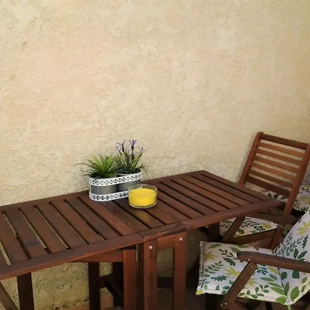 Casa de Férias Maison Intime à Avec Jardin Et Parking